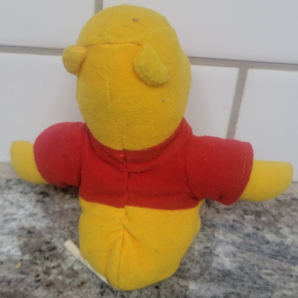 Retired Winnie-The-Pooh By Mattel (1997), Plush Holding hands - Picture 2 of 4